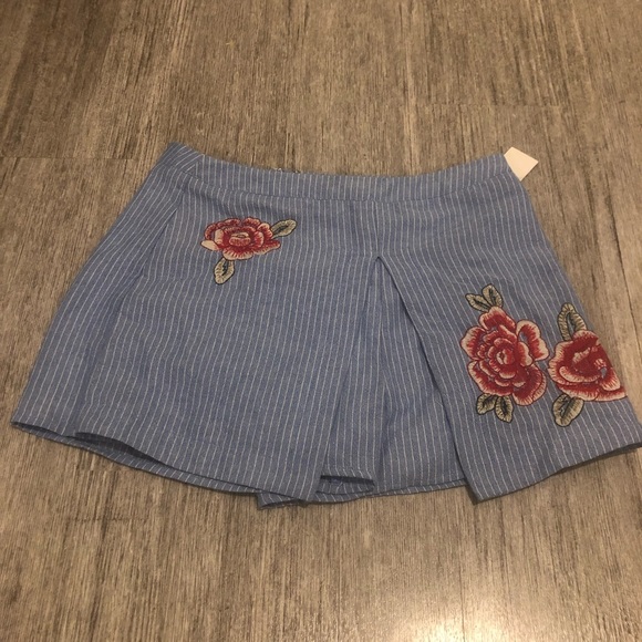 JOA pinstripe Blue and White Floral Shorts